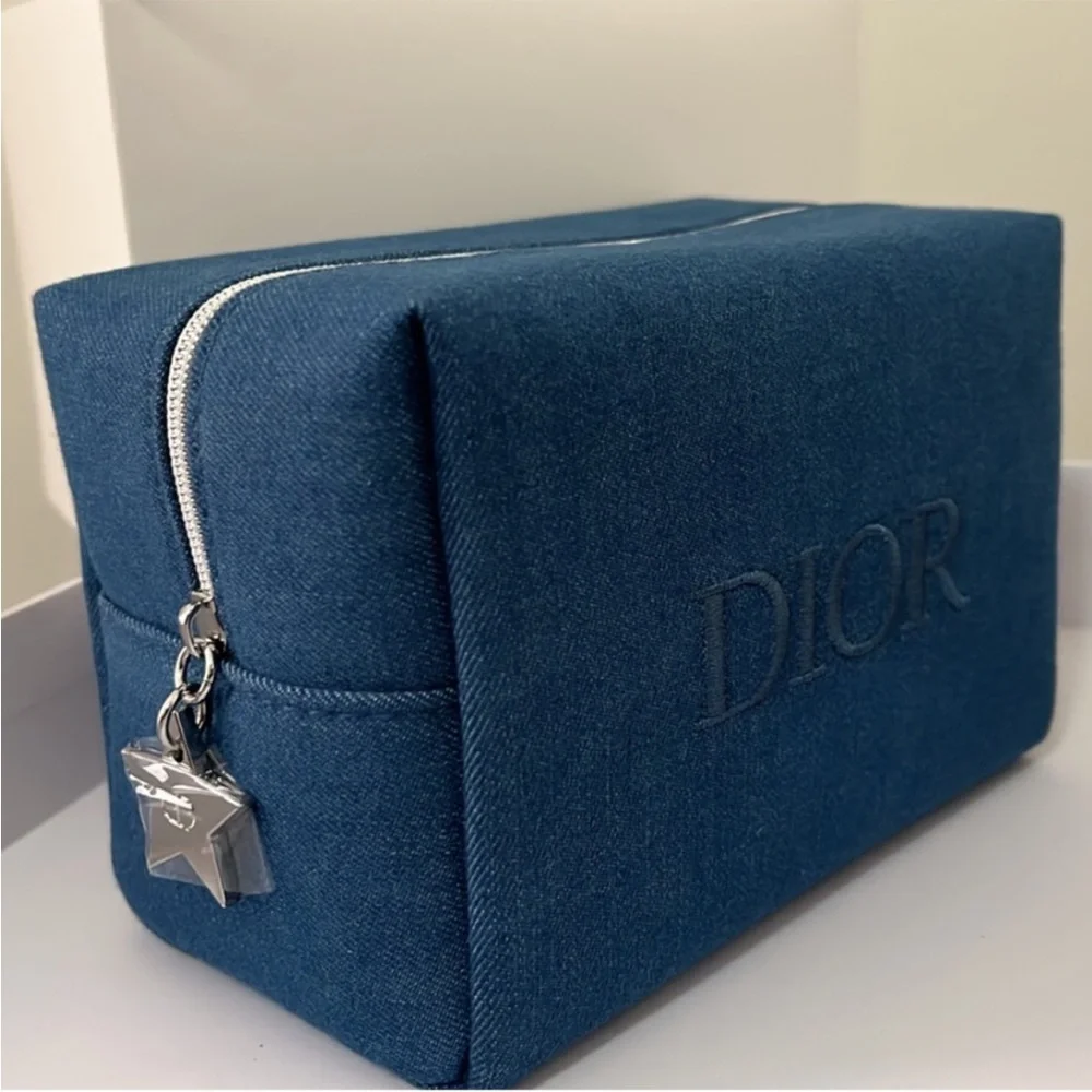 New, unused and Authentic Dior Denim pouch
Limited Edition - Picture 5 of 7